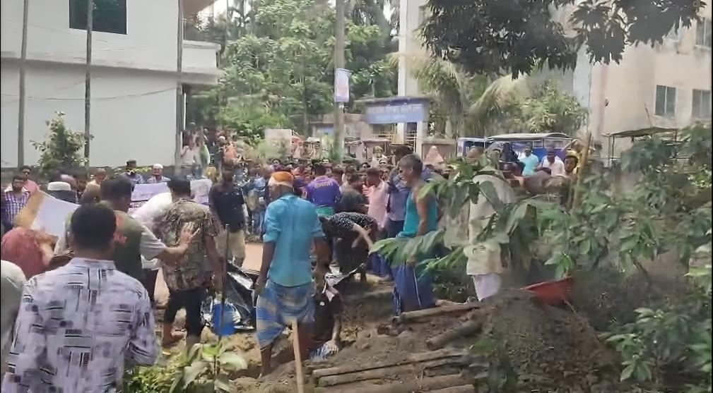 লক্ষ্মীপুরে দাফনের ১৪ মাস পর কৃষকদল নেতার মরদেহ উত্তোলন